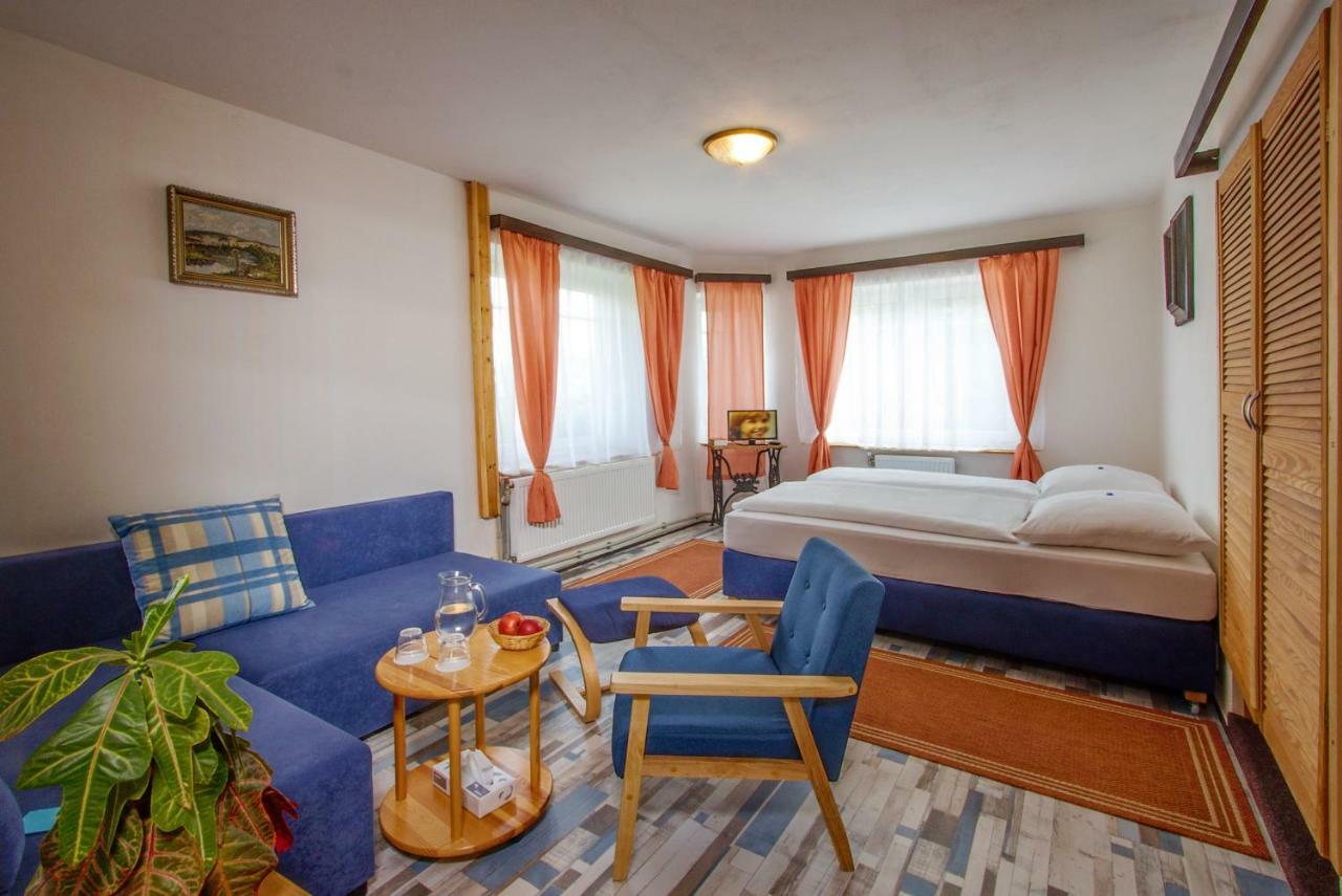 Rodinny Hotel Kaiser Desná エクステリア 写真