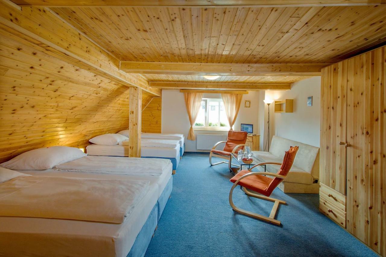 Rodinny Hotel Kaiser Desná エクステリア 写真